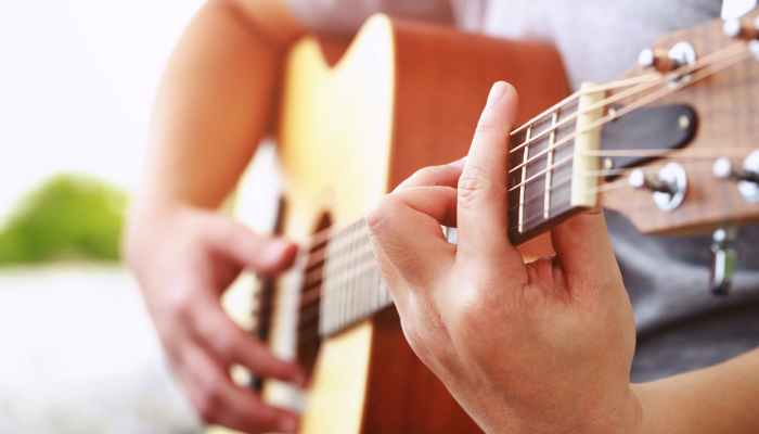 Tips to Navigate Challenges while playing fingerstyle guitar